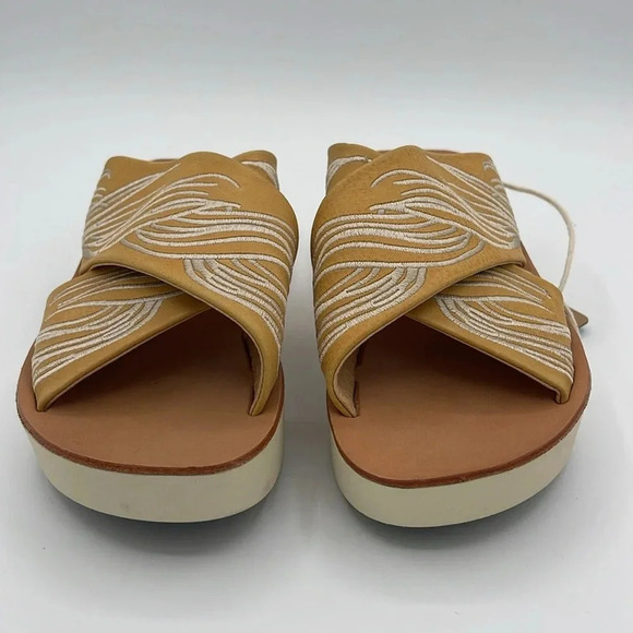 OluKai Moanilehua, solar glow/tapa - Picture 3 of 13